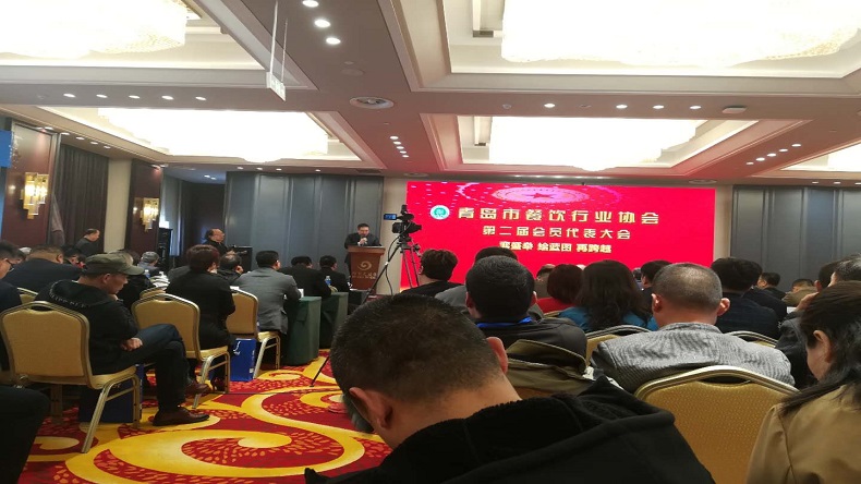 特斯特參加餐飲協(xié)會(huì)會(huì)議
